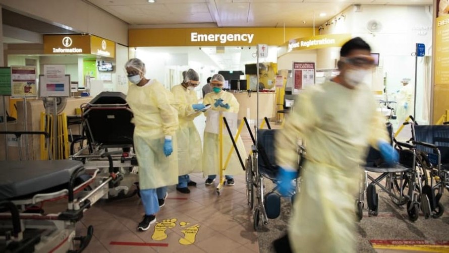 Singapore cảnh báo nguy cơ hệ thống y tế bị quá tải