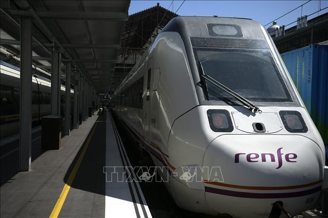 Công ty đường sắt Tây Ban Nha muốn mở dịch vụ tàu cao tốc giữa Paris và London