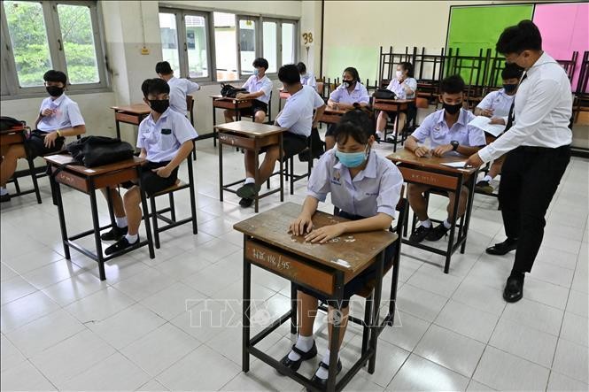 Các trường học ở Thái Lan bắt đầu mở cửa trở lại