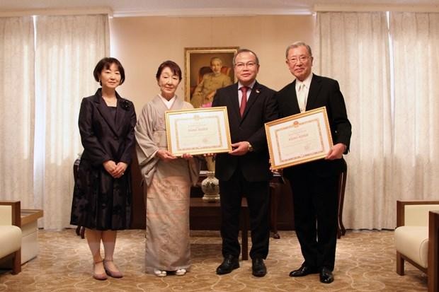 Trao tặng bằng khen của Bộ trưởng Ngoại giao Việt Nam cho nhà sưu tập tranh người Nhật Bản