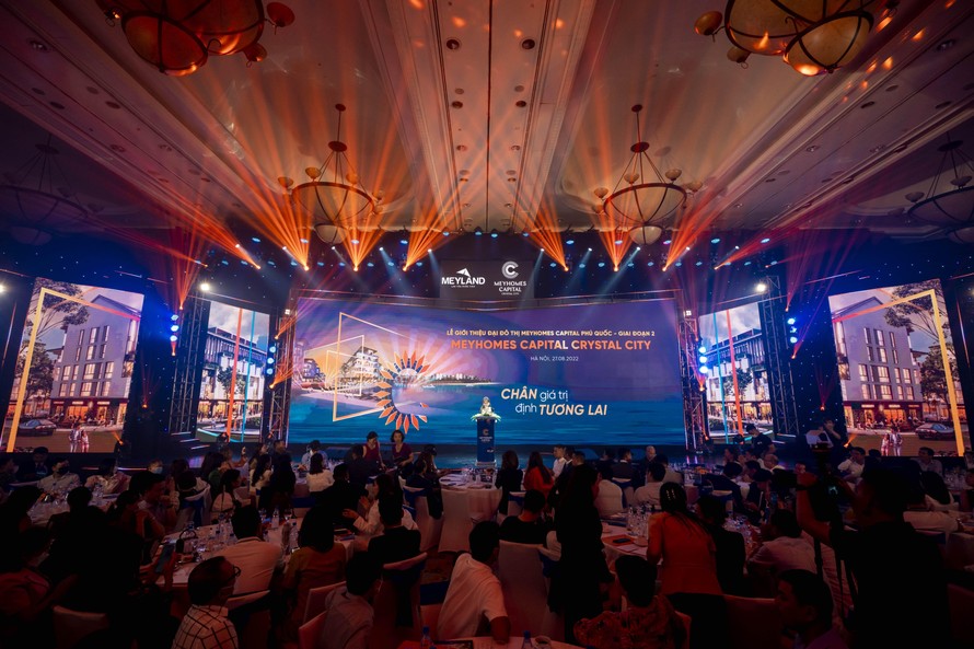 Với chủ đề “Chân giá trị - Định tương lai”, sự kiện giới thiệu dự án Meyhomes Capital Crystal City thu hút hàng trăm nhà đầu tư Hà Nội và miền Bắc.