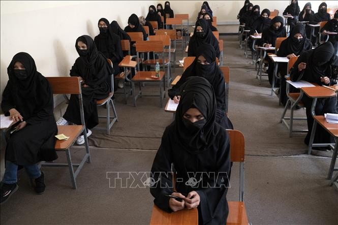 Taliban hạn chế nữ sinh Afghanistan thi đại học