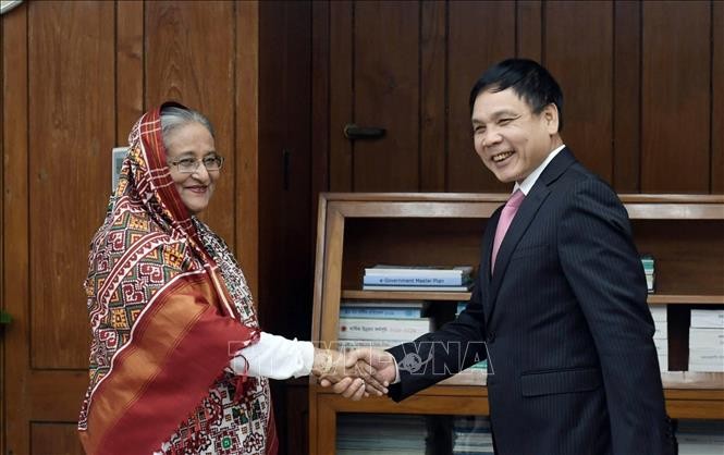 Đại sứ Việt Nam tại Bangladesh gặp Thủ tướng Bangladesh Sheikh Hasina. Ảnh: TTXVN phát