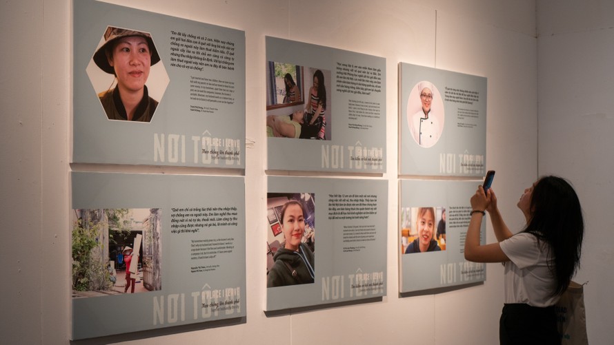 Triển lãm 'Nơi tôi đến' - Hành trình của những người phụ nữ lao động di cư