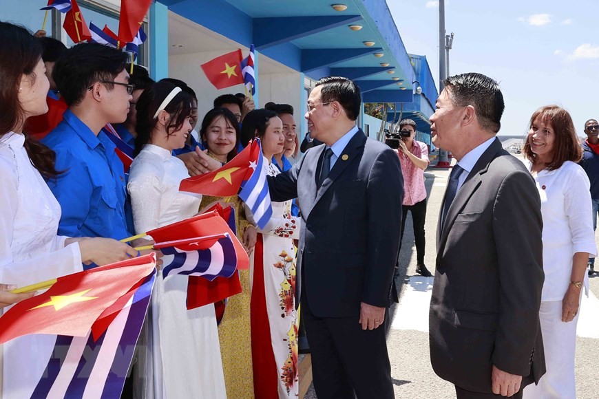 Chủ tịch Quốc hội Vương Đình Huệ bắt đầu thăm chính thức Cuba