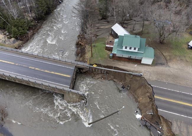 Nhiều thành phố ở Quebec, Canada tuyên bố tình trạng khẩn cấp do lũ lụt trên diện rộng