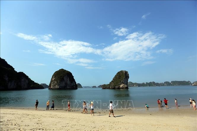 Quảng Ninh sẽ khai thác thêm nhiều bãi tắm trên Vịnh Hạ Long