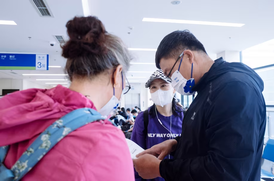 Nở rộ dịch vụ hộ tống người già tới bệnh viện tại Trung Quốc