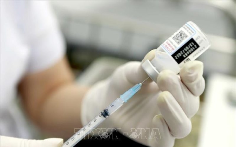 Chuyên gia Hong Kong kêu gọi các nhóm có nguy cơ cao nên được tiêm bổ sung vaccine ngừa COVID-19