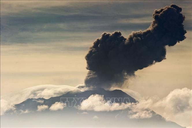 Peru sẵn sàng ban bố tình trạng khẩn cấp do núi lửa phun trào
