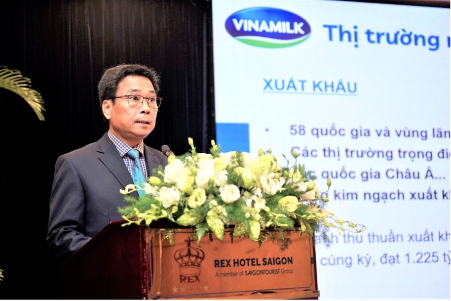 Ông Lê Hoàng Minh, Giám đốc khối Sản xuất của Vinamilk trình bày tham luận tại Diễn đàn