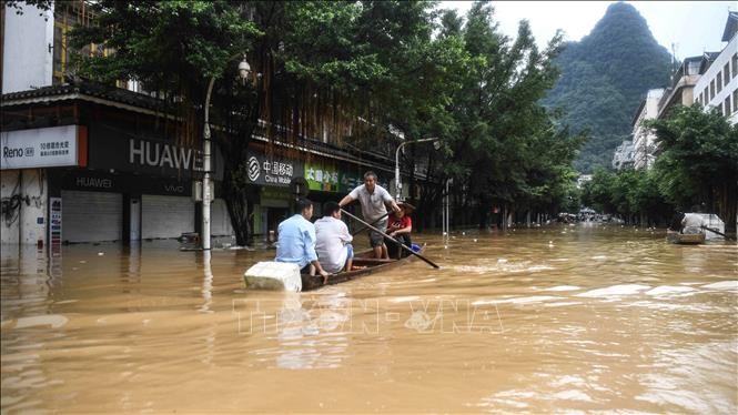 Trung Quốc nâng mức ứng phó khẩn cấp lũ lụt ở nhiều khu vực