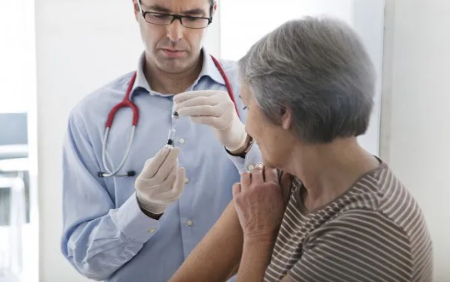 Canada cho phép sử dụng vaccine ngừa virus gây viêm phổi với người trên 60 tuổi