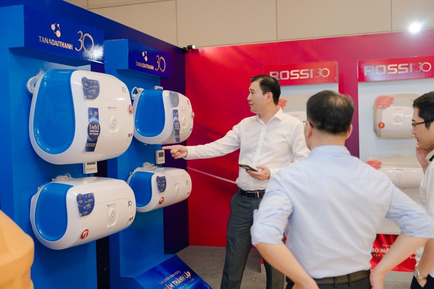 Bình nước nóng Rossi 30 là sự kết tinh của 30 năm kinh nghiệm nghiên cứu và sản xuất trong lĩnh vực sản xuất công nghiệp của Tân Á Đại Thành.