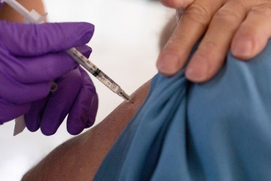 Mỹ kêu gọi người dân tiêm vaccine COVID-19 mới