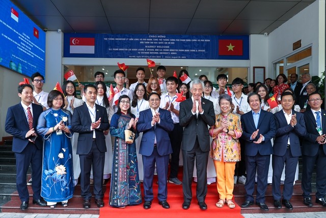 Thủ tướng Singapore gặp gỡ sinh viên Đại học Quốc gia Hà Nội