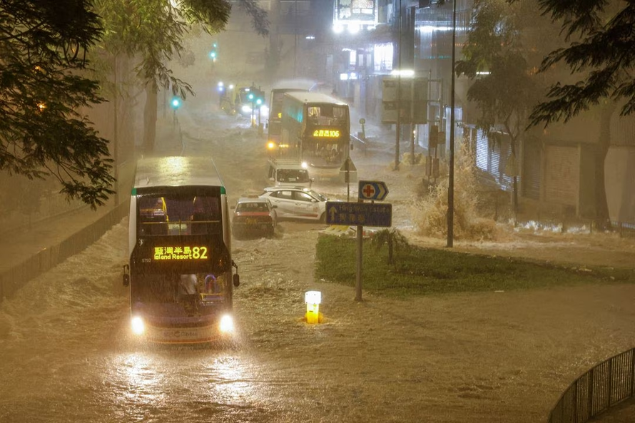 Hồng Kông ghi nhận trận mưa lớn nhất trong vòng 140 năm qua. Ảnh: Reuters