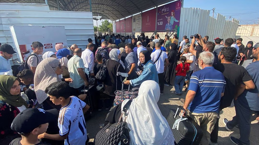 Hàng trăm người nước ngoài được sơ tán từ Gaza vào Ai Cập