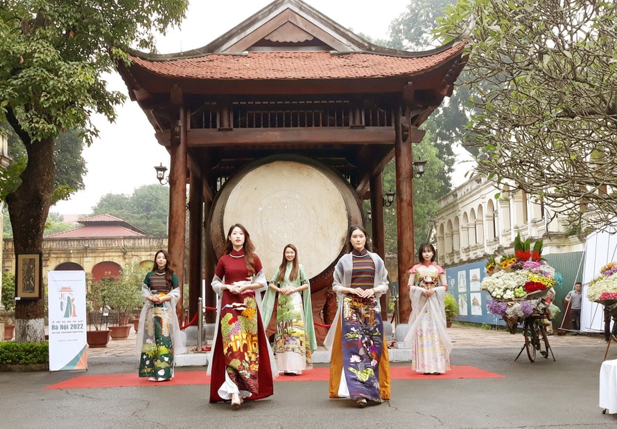 Áo dài truyền thống: Từ đại sứ văn hóa đến đại sứ du lịch Hà Nội