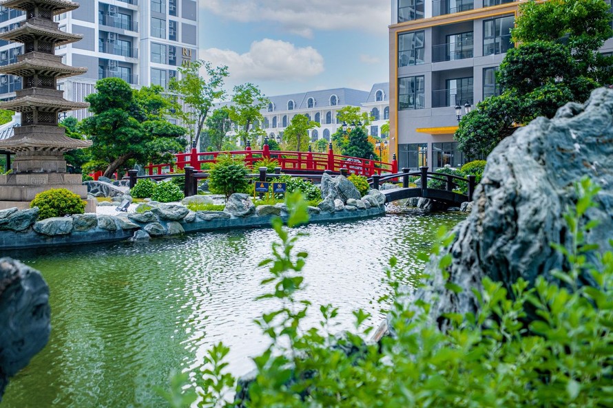Những căn hộ với ban công view trực diện xuống vườn Nhật nội khu có thể thiết kế thành “duo garden view” độc đáo.