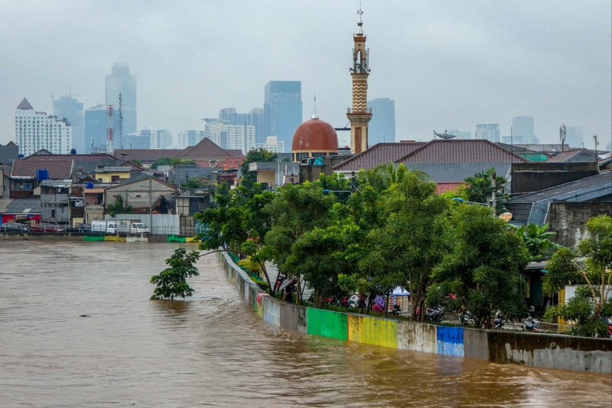 Thủ đô Indonesia hạn chế người dân sử dụng nước ngầm