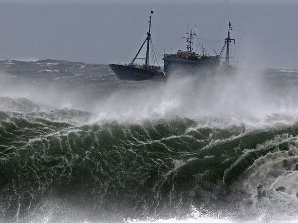 Gió mạnh, sóng lớn trên biển, cảnh báo rủi ro thiên tai cấp 2