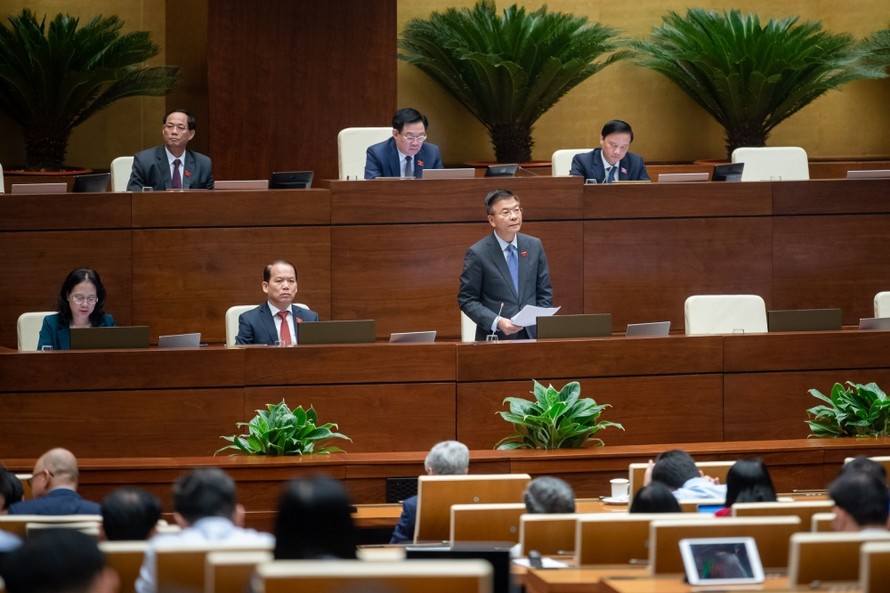 Bộ trưởng Bộ Tư pháp Lê Thành Long giải trình, làm rõ ý kiến đại biểu Quốc hội nêu tại phiên thảo luận