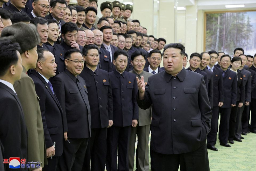 Lãnh đạo Triều Tiên xem xét ảnh do thám căn cứ Mỹ
