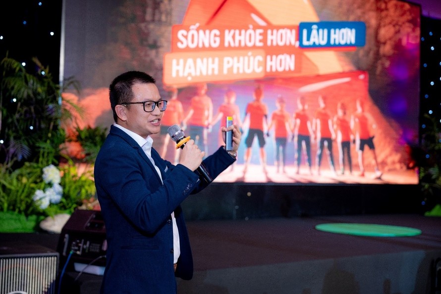 Ông Phùng Bá Khang, Phó Tổng giám đốc Marketing và Hoạch định giá trị cam kết của AIA Việt Nam cho biết, nhiều sáng kiến mới được triển khai, hướng đến lợi ích lâu dài cho các bên liên quan. Trong đó, AIA Vitality có sức lan tỏa lớn, đóng góp mạnh mẽ vào 3 trên 5 trụ cột phát triển bền vững.