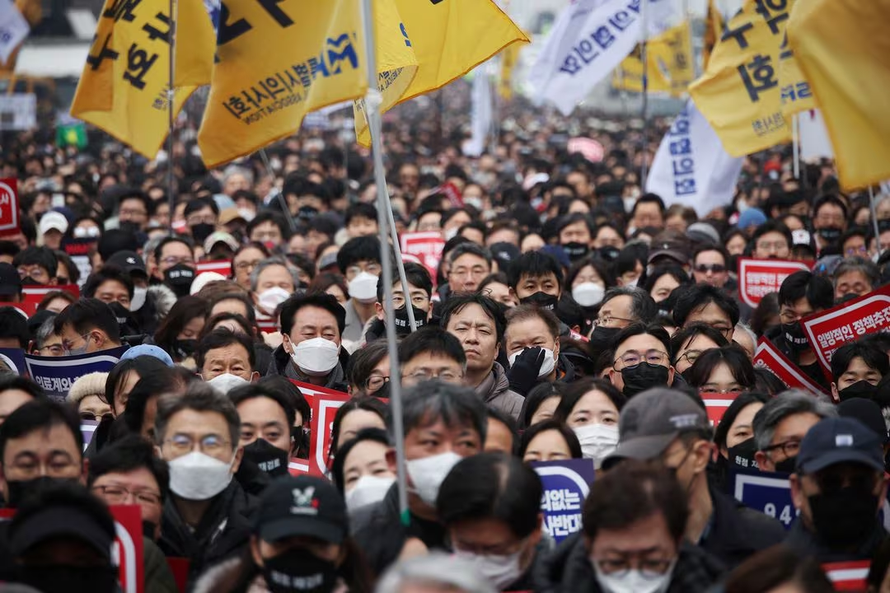Hàn Quốc tiến hành động thái pháp lý chống lại các bác sĩ đình công