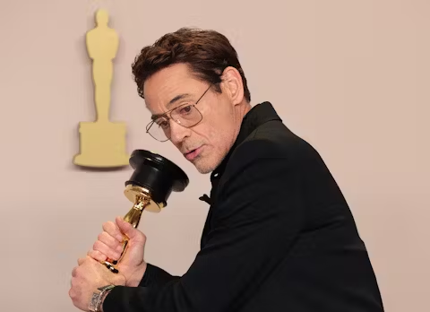 Robert Downey Jr tri ân vợ khi đoạt tượng vàng Oscar