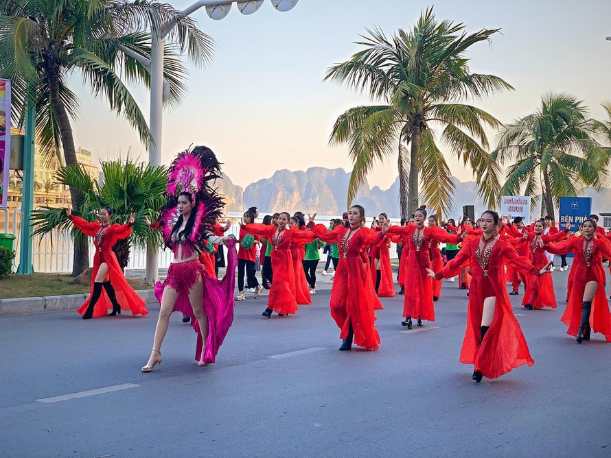 Lần đầu tiên có lễ hội Carnaval trên biển tại Việt Nam