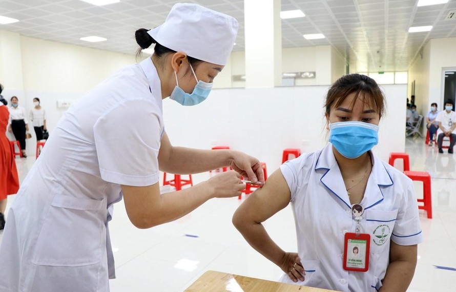 Nguyên nhân nào gây tai biến sau tiêm vaccine khiến một nhân viên y tế tử vong?