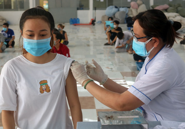 Nhiều tỉnh, thành đang 'chạy đua' tiêm vaccine cho trẻ em 