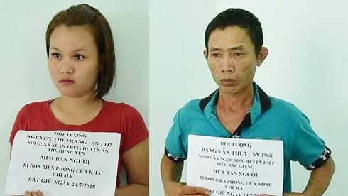 Hai đối tượng Trang và Thùy khi bị bắt.