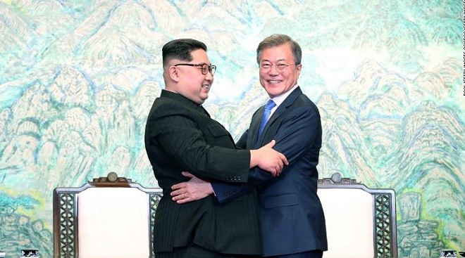 Tổng thống Hàn Quốc Moon Jae-in gặp nhà lãnh đạo Kim Jong-un ở Bình Nhưỡng.