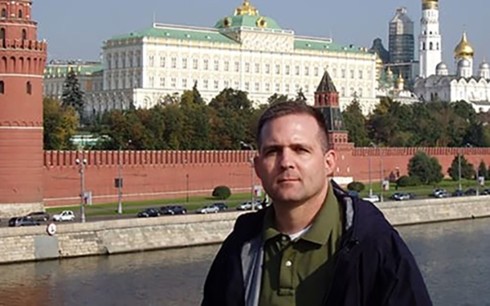 Paul Whelan trước Điện Kremlin, Moksva năm 2007. (Ảnh: US Marines)