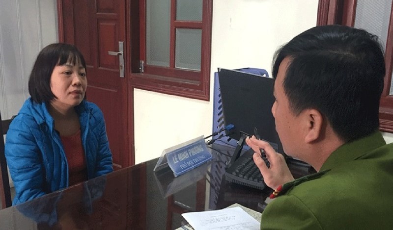 Cựu nữ PV Đào Thị Thanh Bình tại cơ quan công an. Ảnh: Báo Bắc Giang