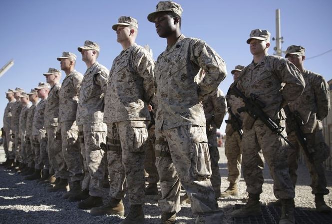 Các binh sĩ thuộc lực lương thủy quân lục chiến Mỹ tại căn cứ quân sự Shorab thuộc tỉnh Helmand, Afghanistan (Ảnh:AP)