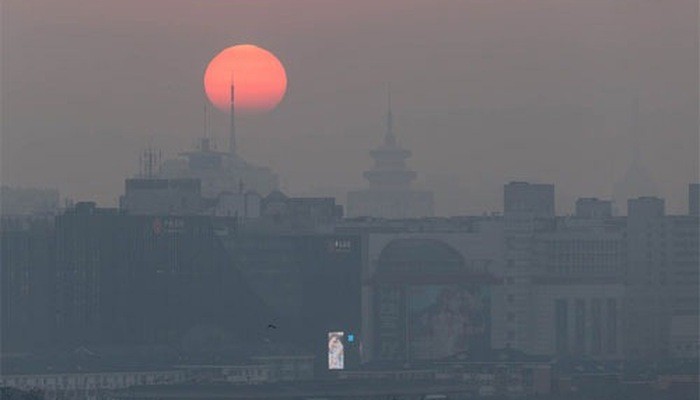 Khói mù do ô nhiễm dày đặc ở nhiều thành phố Trung Quốc. (Ảnh minh hoạ: Bloomberg)