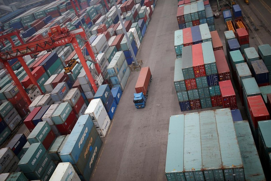 Các container vận chuyển tại một nhà ga container tại cảng Incheon ở Incheon, Hàn Quốc. Ảnh: REUTERS 