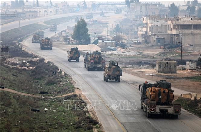Đoàn xe của Thổ Nhĩ Kỳ qua khu vực tỉnh Idlib, tây bắc Syria ngày 15/2/2018. Ảnh: AFP/TTXVN