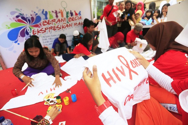 Một chương trình nâng cao ý thức về bệnh HIV/AIDS ở Jakarta, Indonesia.