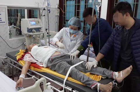 Nghi phạm Trịnh Văn Ba được cấp cứu tại bệnh viện. Ảnh: CTV.