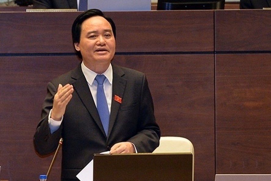 Bộ trưởng Bộ GD&ĐT - Phùng Xuân Nhạ. 
