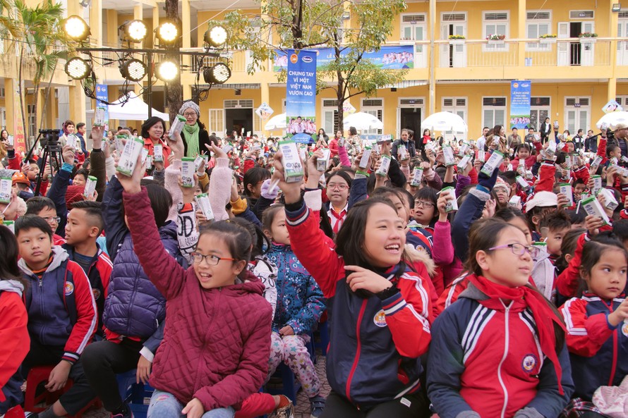 Chương trình Sữa học đường có ý nghĩa nhân văn và xã hội to lớn đối với sự phát triển của trẻ em, vì một Việt Nam luôn vươn cao.