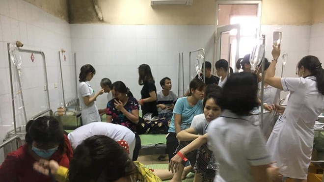Công nhân Công ty TNHH Ha Hae Việt Nam đang điều trị tại Bệnh viện đa khoa Hải Dương. (Ảnh: CTV)
