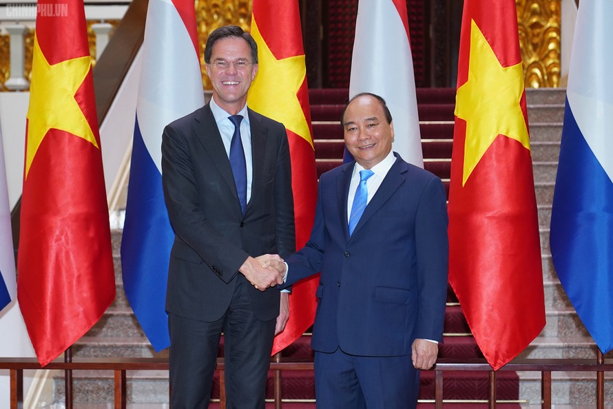 Thủ tướng Nguyễn Xuân Phúc và Thủ tướng Vương quốc Hà Lan Mark Rutte. Ảnh VGP/Quang Hiếu