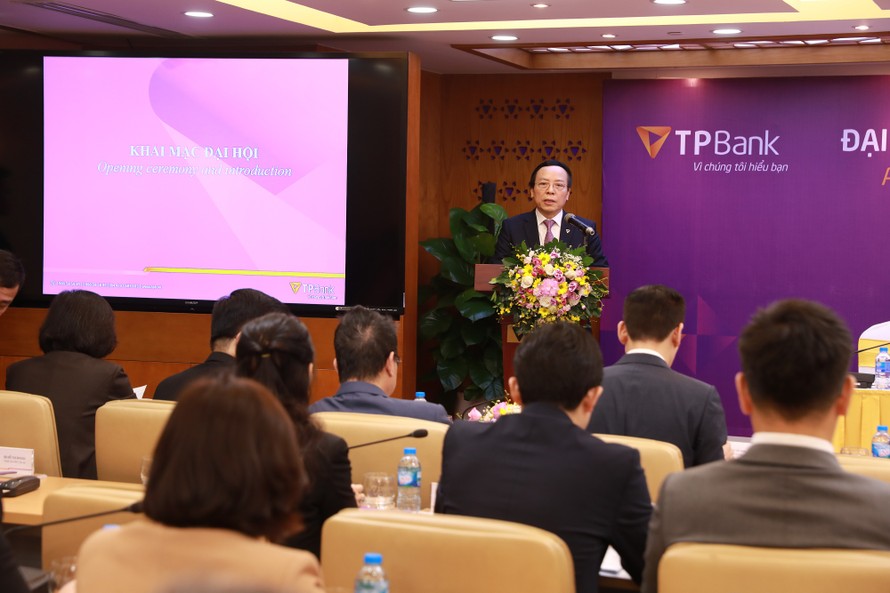 Chủ tịch HĐQT Đỗ Minh Phú báo cáo tình hình quản trị năm 2018 và chia sẻ định hướng năm 2019
