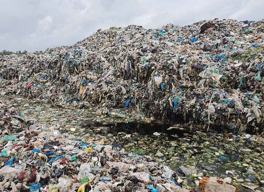 Từ khi hoạt động đến nay nhà máy xử ký rác thải TP Cà Mau phát hiện hơn 300 thai nhi bị bỏ theo lượng rác thải hàng ngày tập kết về nhà máy